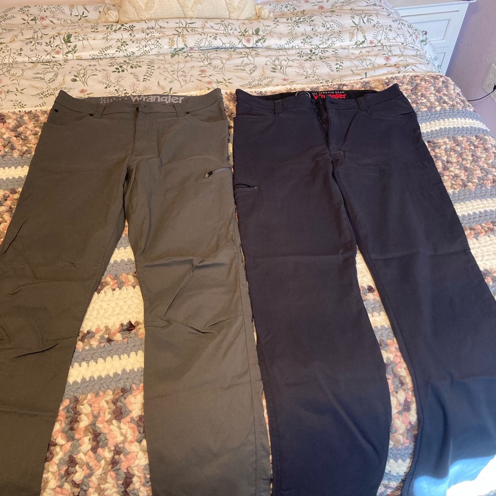 2 Men Wrangler All Terrain Gear Pants! 36x34
96% nylon 4% spandex